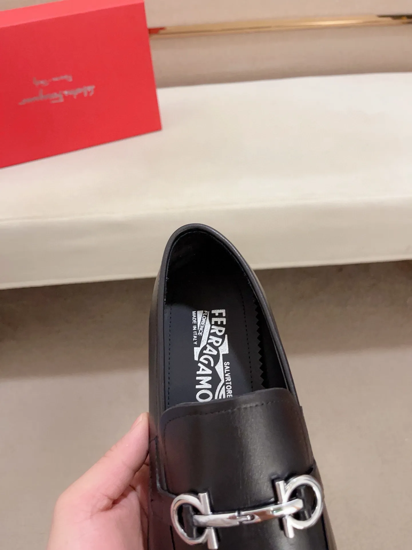Men's shoes💰: 540💰 High version Ferragamo quality! 🆕🆕Exclusive hot-selling products in stock🔥🔥New products on the shelves, high-quality shoes, high-end driving shoes, with complete packaging! 💪 💪 Material: imported patented cowhide 🐂 + imported high-quality water-dyed cowhide lining + wear-resistant outsole 👍🏻👍🏻 Features: high-end and comfortable, purely handmade 🚀 🚀 Create the perfect shoes that suit you best 🔥 🔥 Size: (38-44) Can be customized 45 non-returnable!